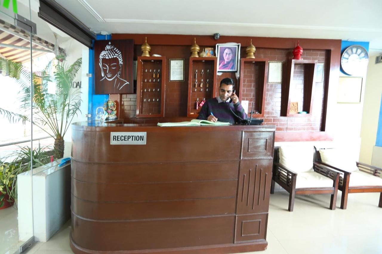 Oyo 35461 Deodar Villa Dharamshala Bagian luar foto